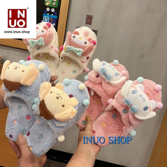 Zapatilla de felpa sanrio con pompón